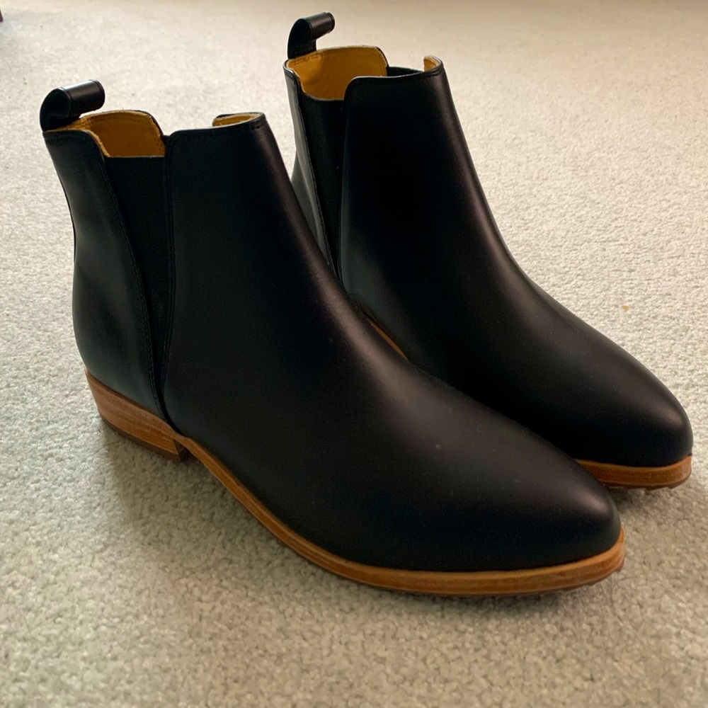 Nisolo black/tan Chelsea boot (NWT)